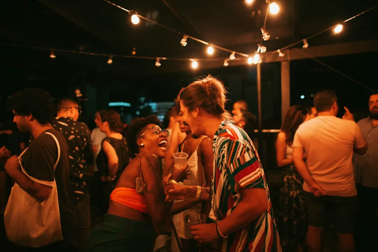 Pool in Lapa - Drinks & View of the Arches - Image